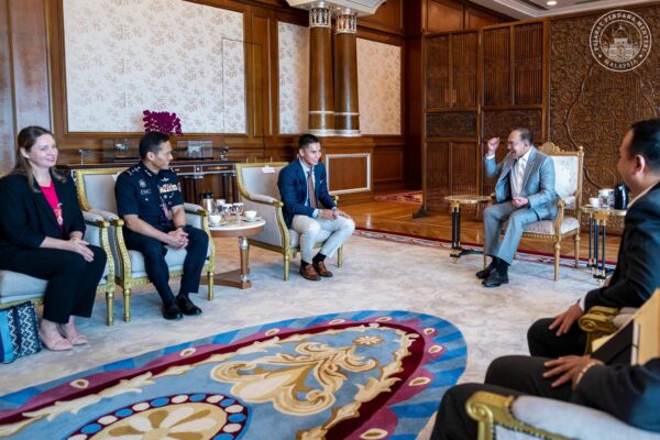 ‘Two Different World, One Vision for Malaysia’ — Jojo kongsi momen istimewa bertemu Perdana Menteri